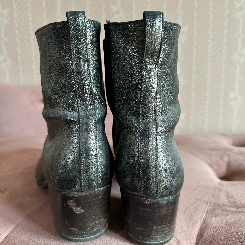 Saint Laurent Wyatt Chelsea Boots - Metallic Silver | Size 42 - Picture 4 of 8